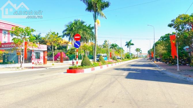 HÀNG HIẾM bán đất THỊ TRẤN LONG ĐIỀN BÀ RỊA VŨNG TÀU dt 100m đương rộng 18m