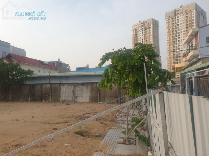 Bán rẻ nhà đất xây CHDV mặt tiền đường ở Thảo Điền - Quận 2. DT: 887m2. Giá: 120tr/m - 1