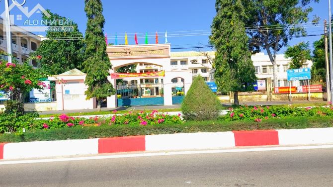 HÀNG HIẾM bán đất THỊ TRẤN LONG ĐIỀN BÀ RỊA VŨNG TÀU dt 100m đương rộng 18m - 1