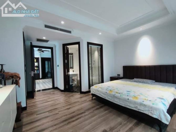 CHỦ BÁN GẤP NHÀ NGUYỄN VĂN CỪ SIÊU ĐẸP-THIẾT KẾ HIỆN ĐẠI - FULL: 75m2X 4T, MT 6m, giá 12Tỷ