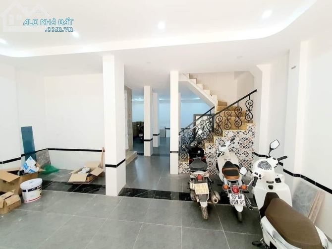 CCMN THÁI THỊNH MỚI - 8 TẦNG THANG MÁY - GẦN 30 PHÒNG KHÉP KÍN FULL ĐỒ - THU 1,5 tỷ/NĂM - 4