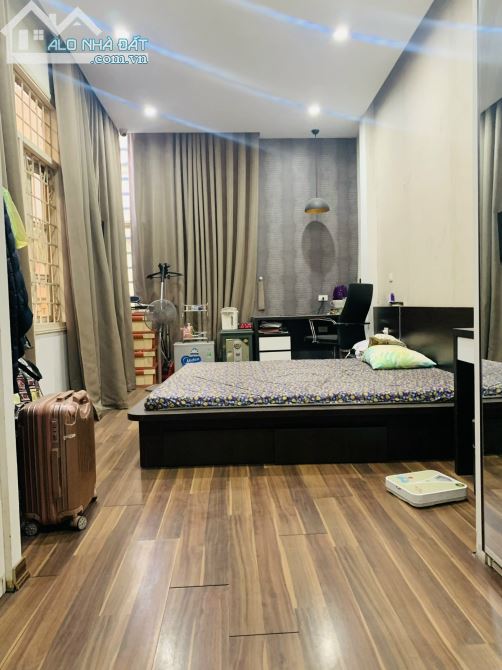 BÁN NHÀ LÔ GÓC ,Ô TÔ CHẠY VÒNG QUANH NGUYỄN VĂN TRỖI THANH XUÂN 43M2 GIÁ 7,2TỶ - 4