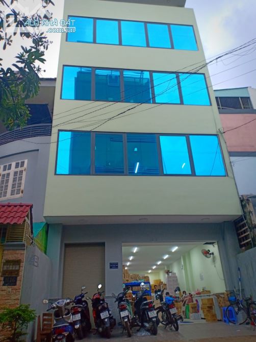 Bán Nhà Đường D2 P25 Q.Bình Thạnh Q.Bình Thanh DT: 7x20m CN140m KC: Trệt 4 lầu TM chỉ 29ty