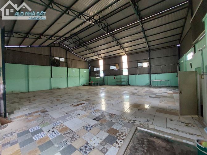 Cho thuê kho xưởng diện tích 300m2 giá 14tr/tháng ở ngã 3 Đông Quang