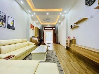 Cho thuê nhà phố Liễu Giai, DT 110m2 x 5 tầng, MT 7m, gara ô tô, full đồ, gía 20tr/th
