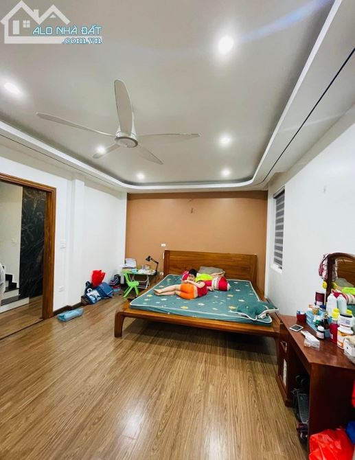 Nhà Hoàng Quốc Việt, 55m2 thang máy, phân lô quân đội, view vườn hoa - 3