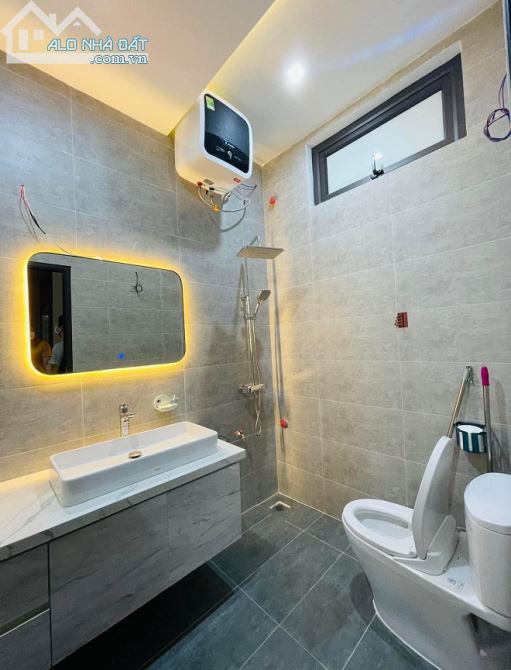 Nhà Hoàng Quốc Việt, 55m2 thang máy, phân lô quân đội, view vườn hoa - 4