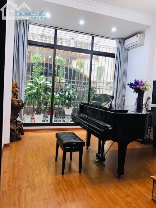 HOÀNG CẦU. PHÂN LÔ, GARAGE OTO, 3 THOÁNG, NHÀ ĐẸP, GIÁ TỐT - 1