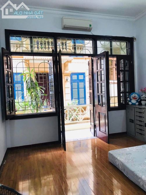 HOÀNG CẦU. PHÂN LÔ, GARAGE OTO, 3 THOÁNG, NHÀ ĐẸP, GIÁ TỐT - 2