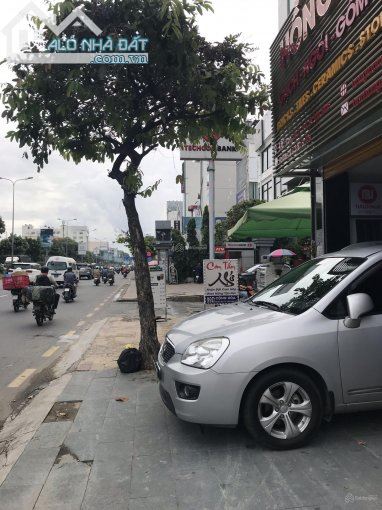 Cho thuê nhà 8x25 tại mặt tiền Cộng Hoà qtb - 2