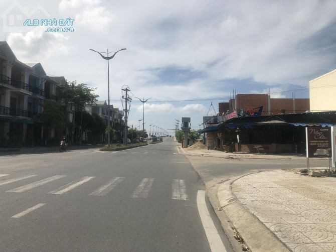 Bán lô góc 2 mặt tiền khu C19 Tư Nghĩa 221m2  Quảng Ngãi - 2