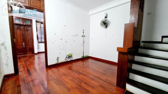 Bán nhà đường Pháo Đài Láng, Gần ĐH Ngoại Thương, Dt 35m2 x5 tầng, Giá 4,7 tỷ - 1