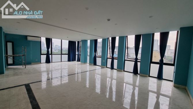 Cho thuê tòa nhà văn phòng tại Trần Thái Tông. DT : 130 M * 6 Tầng+ 1 hầm .MT : 8 M. - 2