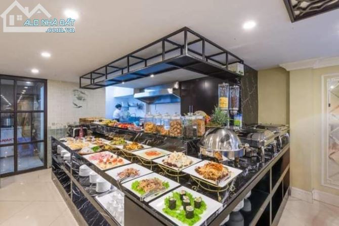 Bán khách sạn mặt phố Hàng Gà, quận Hoàn Kiếm 140m2, 10 tầng, mặt tiền, giá 100 tỷ.