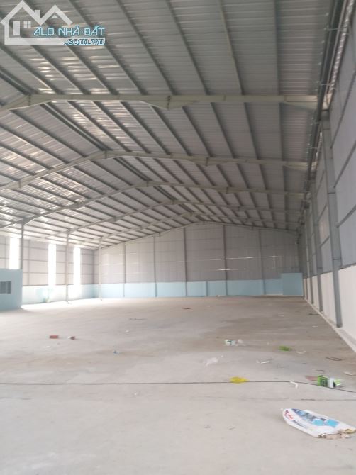 Cho thuê nhà xưởng diện tích 1000m2 ở đường Tô Ngọc Vân. Phường Thạnh Xuân. Quận 12