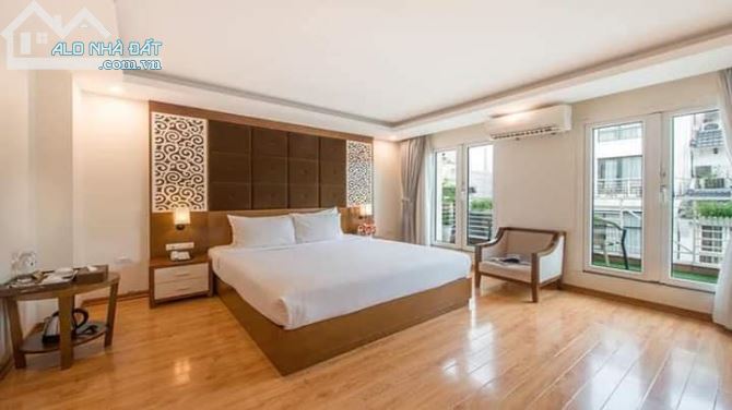 Bán khách sạn mặt phố Hàng Gà, quận Hoàn Kiếm 140m2, 10 tầng, mặt tiền, giá 100 tỷ. - 1