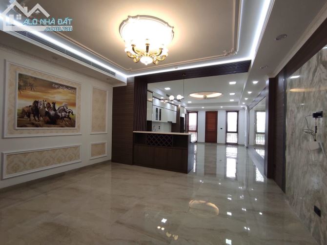 Mặt Phố Hoàng Quốc Việt 100m2*6 Lô Góc Vỉa Hè Ô Tô Kinh Doanh Giá 39 tỷ. - 1