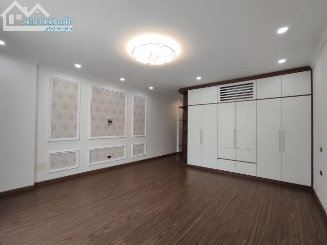 Mặt Phố Hoàng Quốc Việt 100m2*6 Lô Góc Vỉa Hè Ô Tô Kinh Doanh Giá 39 tỷ. - 2