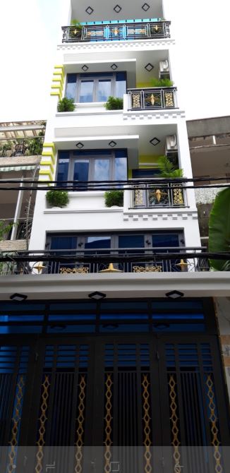 Cho thuê nhà phố Liễu Giai, dt 80m2x9 tầng, thông sàn có thang máy, ngõ 4 làn xe. Giá 50tr