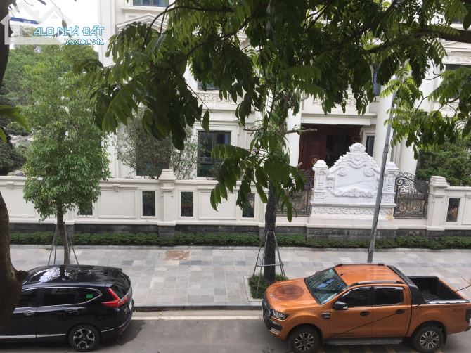Cho thuê(CẢ NHÀ) nhà liền  TRẦN KIM XUYẾN.dt 60m2,5 tầng,mt 6m.Giá:35tr/th. - 1