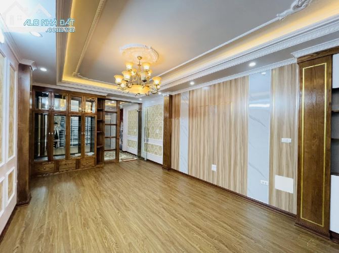 Cho thuê nhà Hoàng Cầu, DT 85m2 x 8 tầng, MT 7m, ngõ 2 ô tô tránh, thông sàn. Giá 60tr/th - 2
