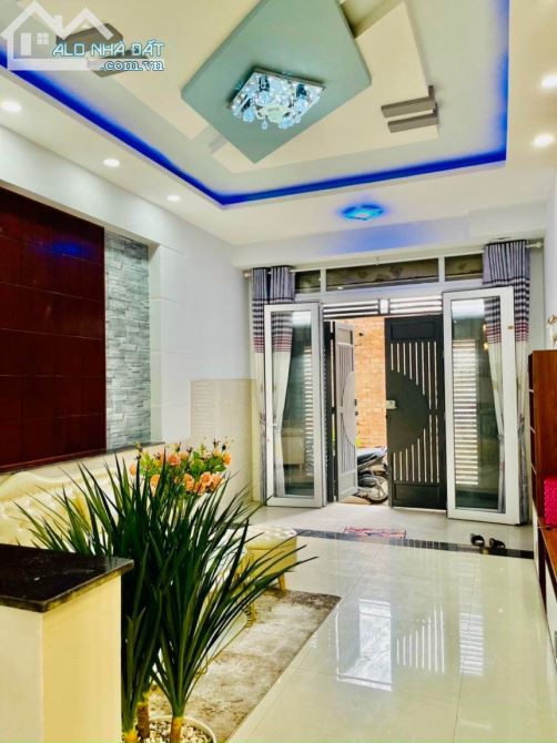 Nhà 1 xẹt Nguyễn Duy Dương, Quận 10, 4 tầng, 51m2, 6 tỷ hơn - 1