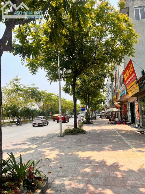 Mặt phố Cổ Linh, Vỉa hè 6m - Mặt đường đôi - Kinh doanh, DT 111m2, MT 6.5m, giá 26.6 tỷ - 1