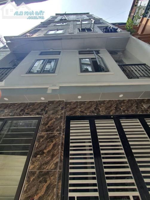 BÁN TÒA CCMN ĐỐNG ĐA 81M x 8T DOANH THU 1,2 TỶ NĂM. GIÁ 25 TỶ