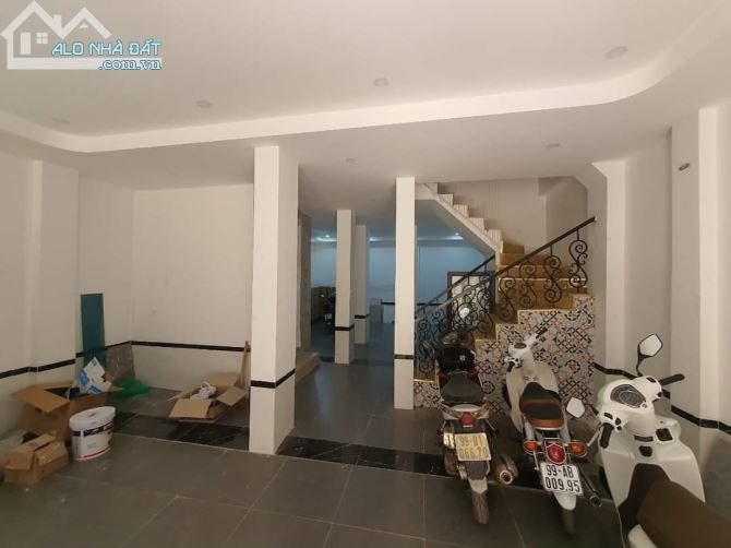 BÁN TÒA CCMN ĐỐNG ĐA 81M x 8T DOANH THU 1,2 TỶ NĂM. GIÁ 25 TỶ - 1