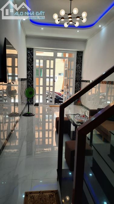 2 MẶT HẺM XE HƠI TRƯỚC SAU - 3 TẦNG MỚI CỨNG FULL NỘI THẤT - NGAY SÂN BAY - SÁT ĐƯỜNG PVĐ - 1
