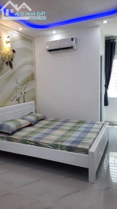 2 MẶT HẺM XE HƠI TRƯỚC SAU - 3 TẦNG MỚI CỨNG FULL NỘI THẤT - NGAY SÂN BAY - SÁT ĐƯỜNG PVĐ - 3