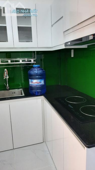 2 MẶT HẺM XE HƠI TRƯỚC SAU - 3 TẦNG MỚI CỨNG FULL NỘI THẤT - NGAY SÂN BAY - SÁT ĐƯỜNG PVĐ - 4