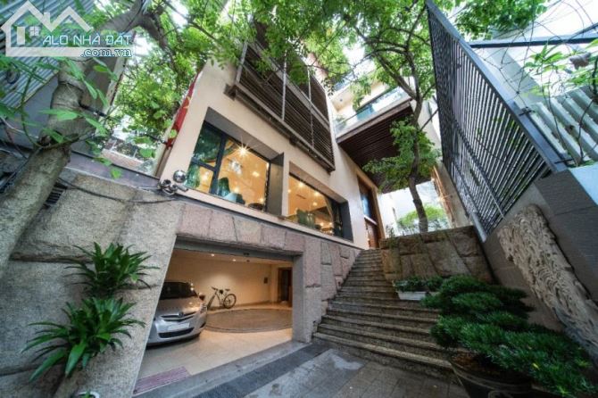 BT SÂN VƯỜN LẠC LONG QUÂN, 130M2, 4 TẦNG, MẶT TIỀN 7M, Ô TÔ VÀO NHÀ, NHỈNH 12 TỶ