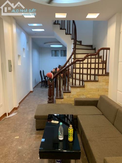 Bán nhà phân lô cán bộ Giảng viên ĐH bách Khoa, Dt 33m2 x5 tầng, Mt 4m, Giá 4,5 tỷ - 1