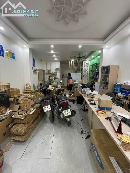Bán nhà Nguyễn Văn Lộc Mỗ Lao thông sang Ao Sen giá 18 tỷ - 2