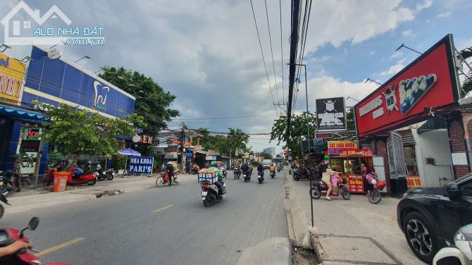 Bán nhà mặt tiền Nguyễn Tri Phương, ngay chợ Dĩ An - 2
