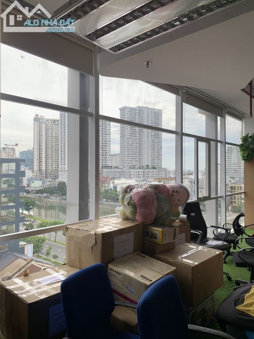 Cho thuê nguyên sàn 500m2 trống suốt có fitout và nội thất, trung tâm P. Cô Giang, Quận 1 - 1