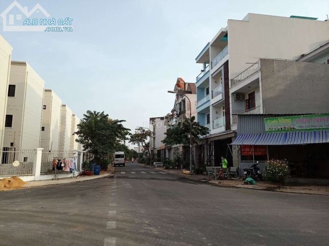 "Bán đất mặt tiền đường D3 Lê Văn Việt, Phường Tăng Nhơn Phú A, 5 x 21 = 105 m2/ 11 tỷ - 1