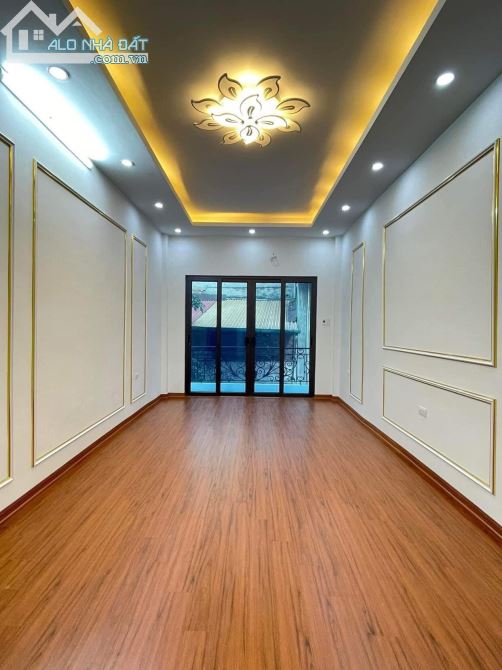 Hàng Hiếm Thanh Xuân -Nhà Mặt Phố - Vỉa Hè Đá Bóng - 55m2 x 7T - Phố Khương Đình - 18.5 tỷ - 2