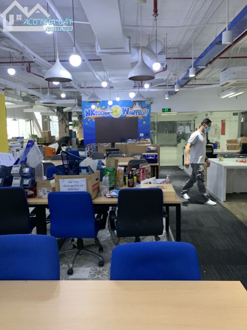 Cho thuê nguyên sàn 500m2 trống suốt có fitout và nội thất, trung tâm P. Cô Giang, Quận 1 - 4