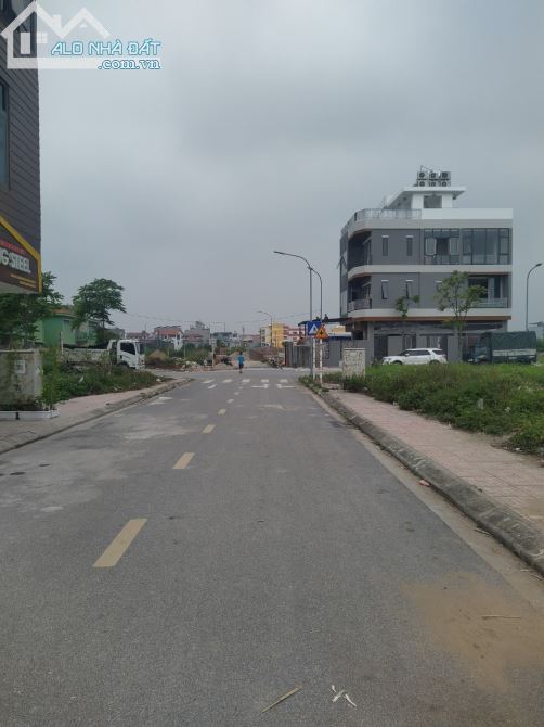 Bán đất Cự Khối, Thạch Bàn. Diện tích 66m, mặt tiền 5m, giá 7.5tỷ.