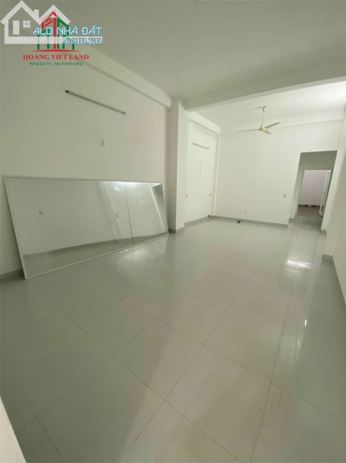 Bán nhà 1 trệt 1 lầu mặt tiền Nguyễn Thị Minh Khai dt 4,5x23m tc 100% hướng Nam giá 7,8 tỉ - 3