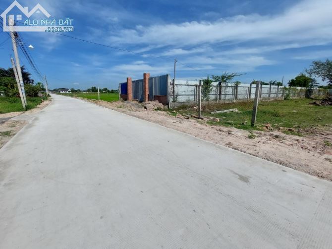 bán đất 26x70m (dt 1.800m2) đường bê tông, xã Đức Hòa Thượng, Đức Hòa, Long An giá 6.25 tỷ