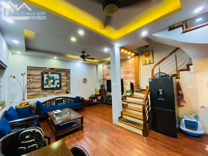 Hiếm, Lô góc, Bán nhà Đông Tác, Đống Đa, 45m2x5 tầng, CHỈ 6.7 tỷ