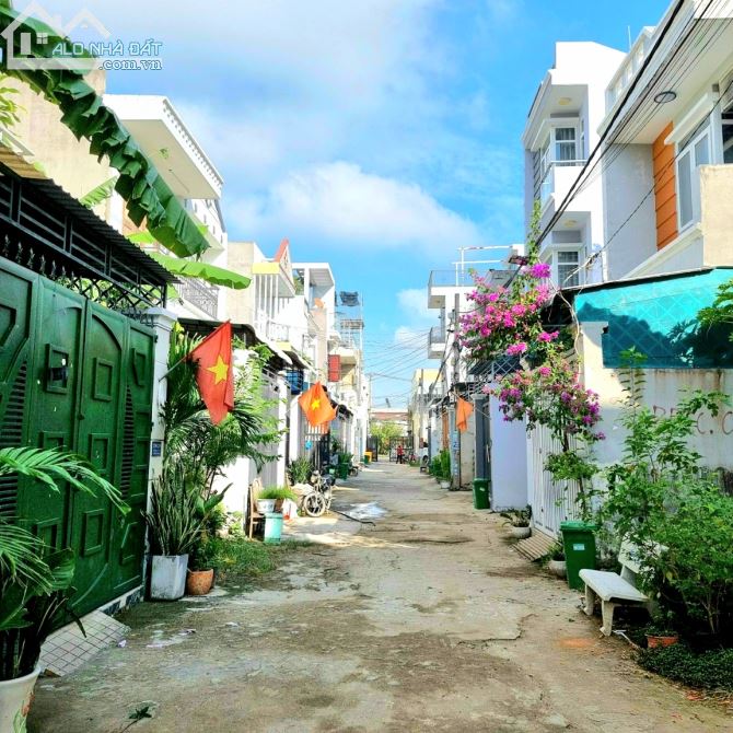 bán đất hẻm mặt tiền hẻm 290 Lò Lu . trường thạnh , quận 9