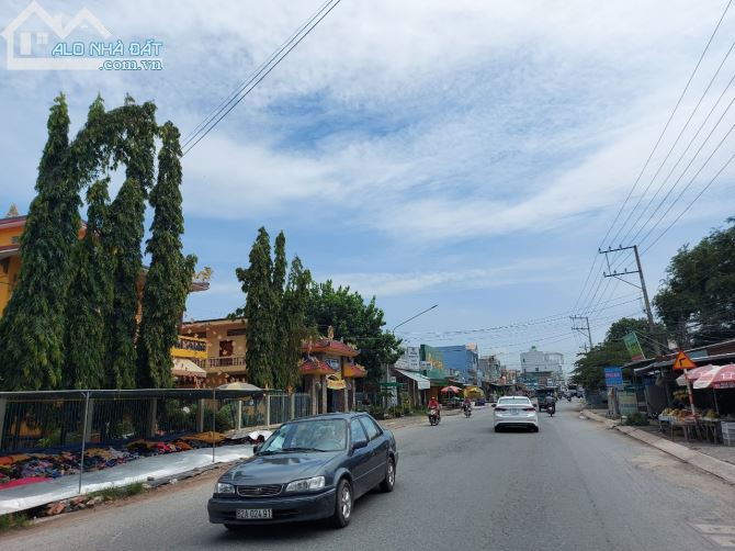 Bán đất mặt tiền nhựa tỉnh lộ 823 dt 5x40m xã Hòa Khánh Tây, Đức Hòa, Long An giá 2.7 tỷ - 4