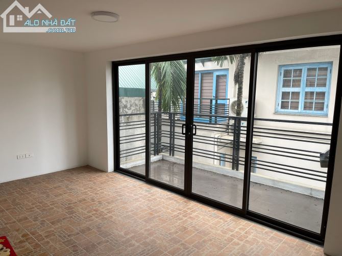 Biệt thự sân vườn Từ Hoa - Cách hồ 15m - 176m2 - MT8m - 33 tỷ - 2