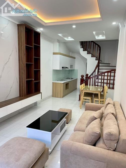 Ngõ Ngọc Lâm 42m 5  4.35 tỷ Long Biên/chủ tự xây đẹp hoàn hảo