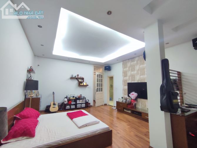 Bán nhà phố Trần Quốc Hoàn, Cầu Giấy. Dt 70m2, 4T, Mt 7m, 18 Tỷ. Sổ phân lô, Ôtô, KDoanh - 2