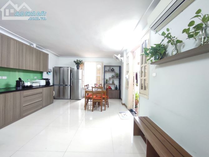 Bán nhà phố Trần Quốc Hoàn, Cầu Giấy. Dt 70m2, 4T, Mt 7m, 18 Tỷ. Sổ phân lô, Ôtô, KDoanh - 4